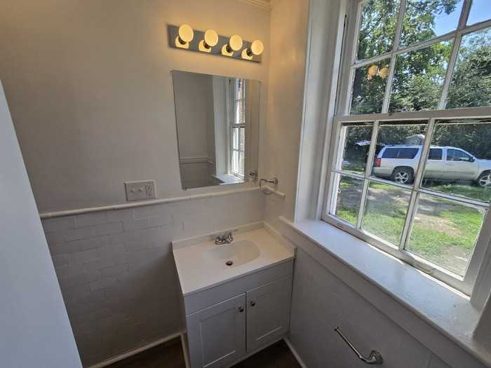 301 Bank St #A - Photo 6 of 15