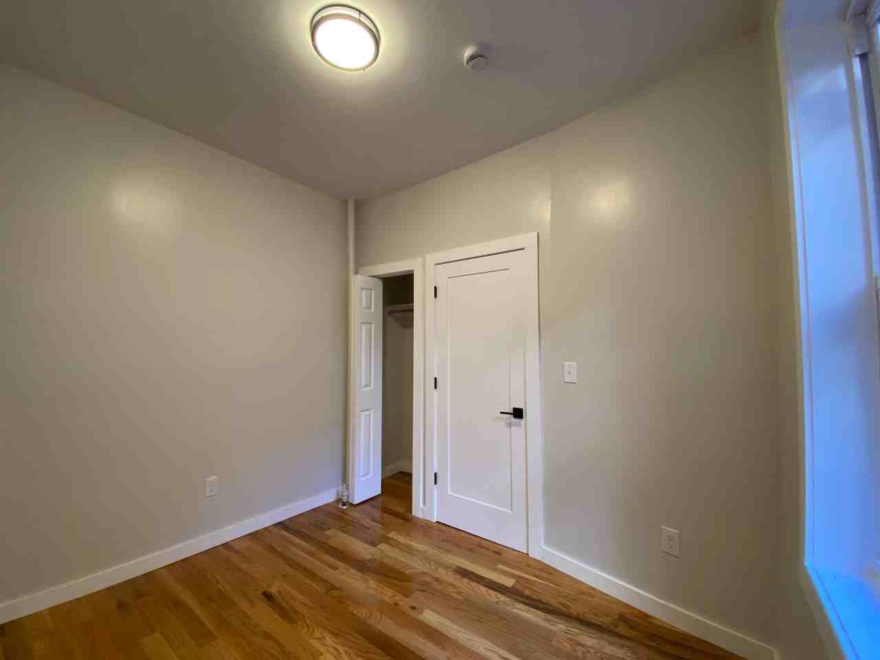 5608 Hudson AveApt 13 #5608-13 - Photo 6 of 8