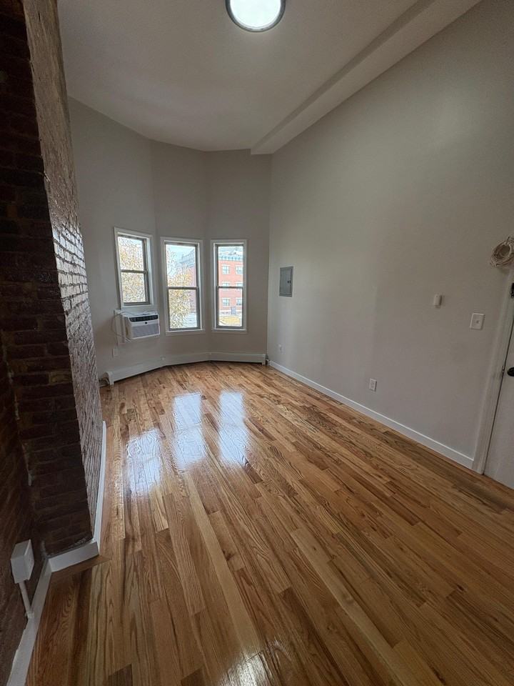 117 Magnolia AveApartment 4RF #117-4RF - Photo 3 of 10