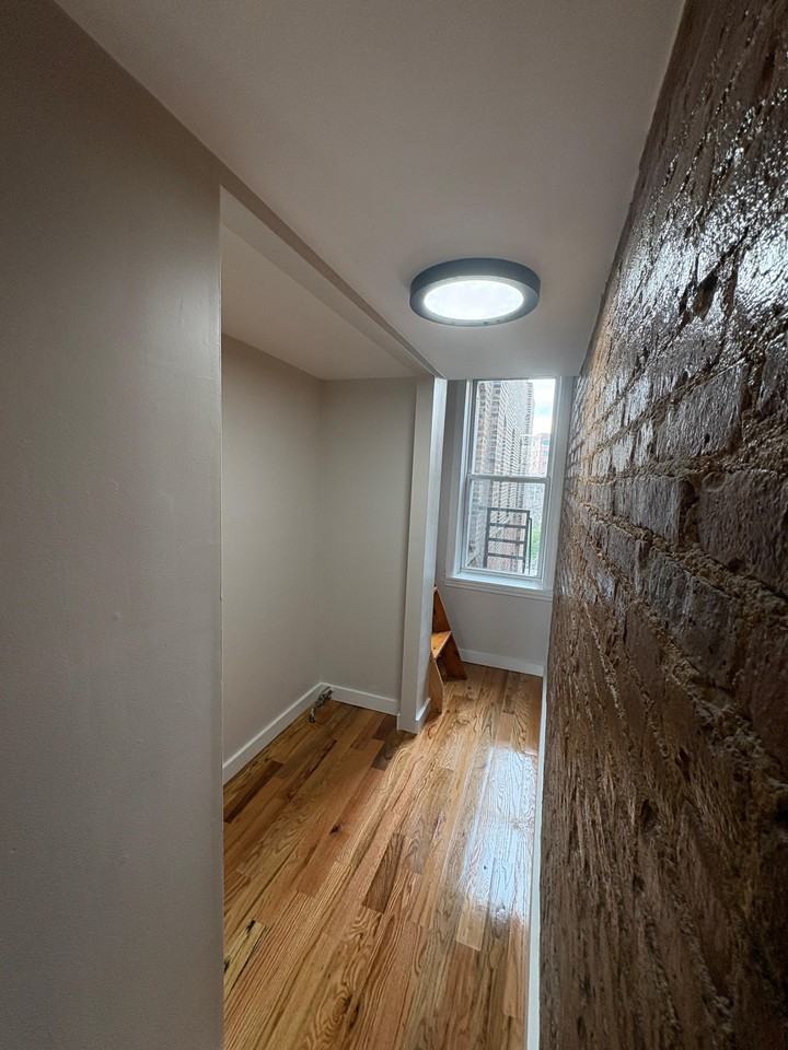 117 Magnolia AveApartment 4RF #117-4RF - Photo 5 of 10