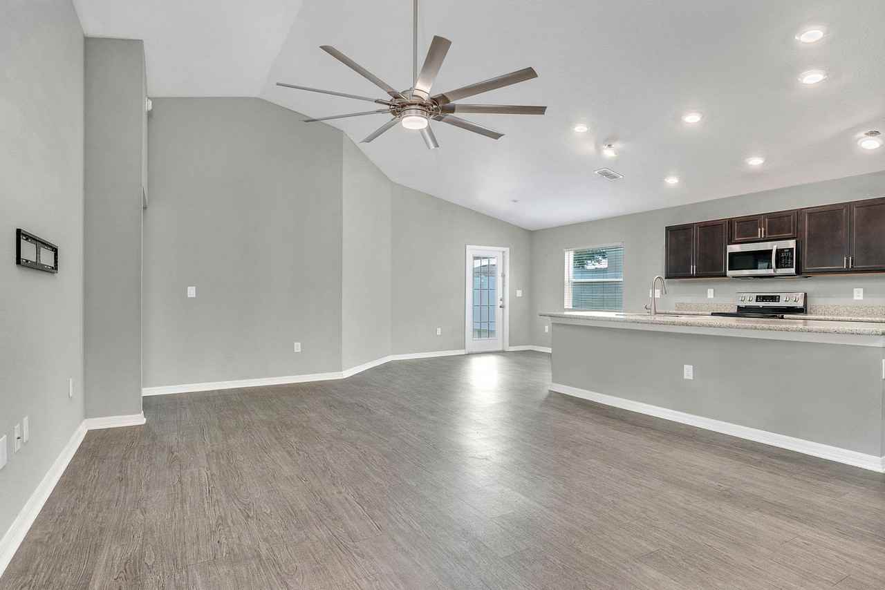 1092 Zion Dr #1 - Photo 3 of 26