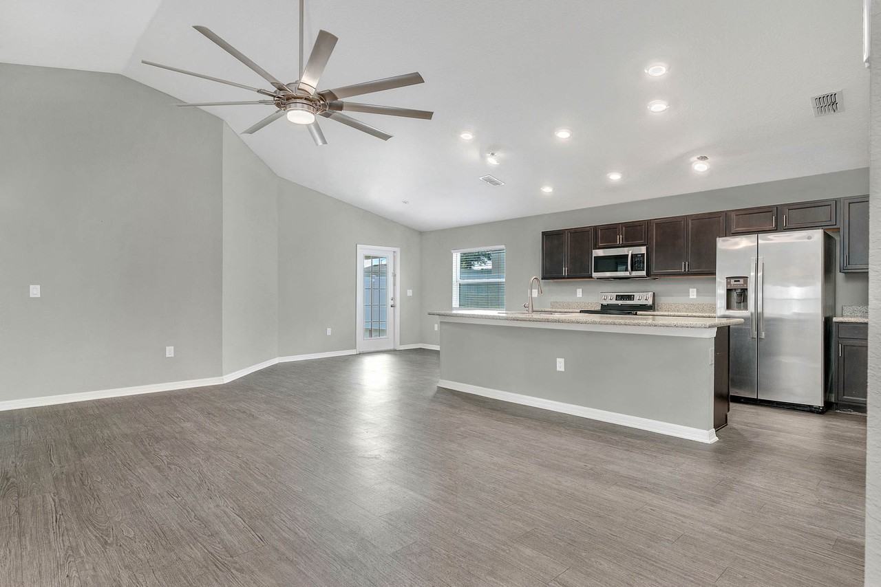 1092 Zion Dr #1 - Photo 4 of 26