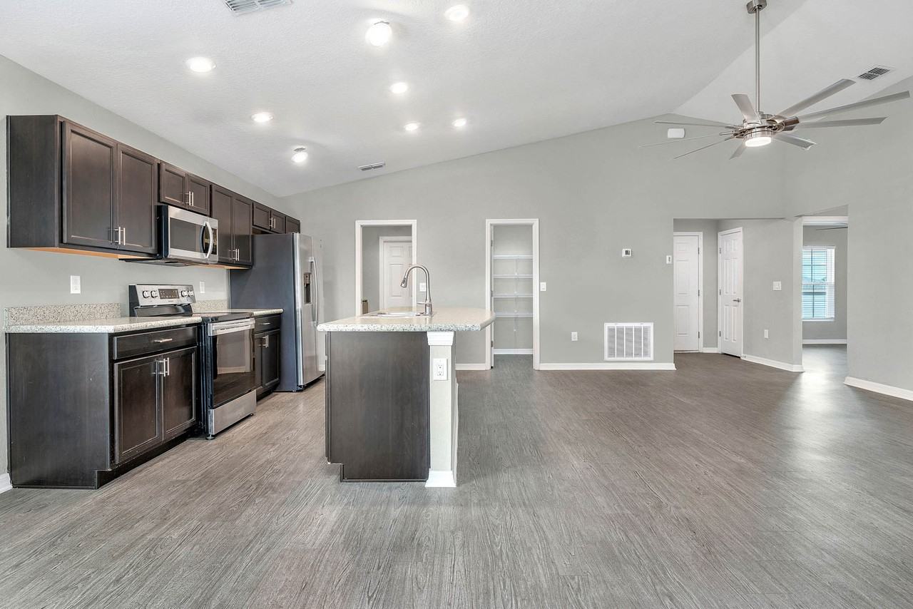 1092 Zion Dr #1 - Photo 5 of 26