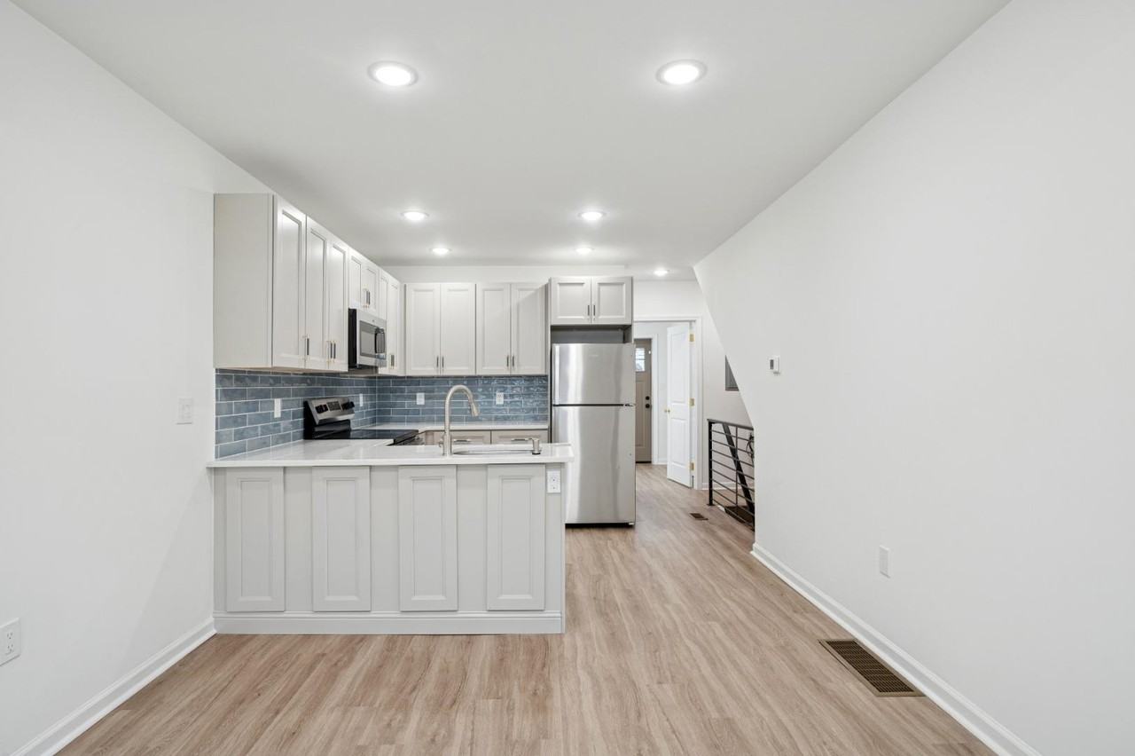 2553 S Dewey St - Photo 4 of 18