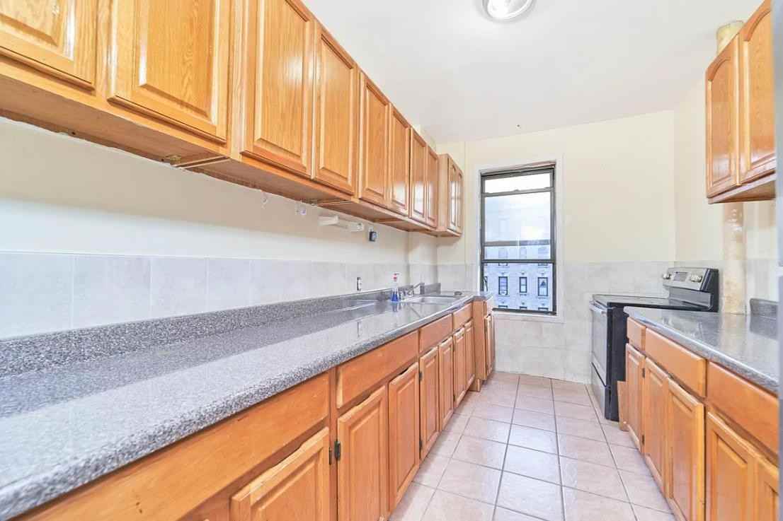 Yasmeh Realty LLC - Photo 2 of 10