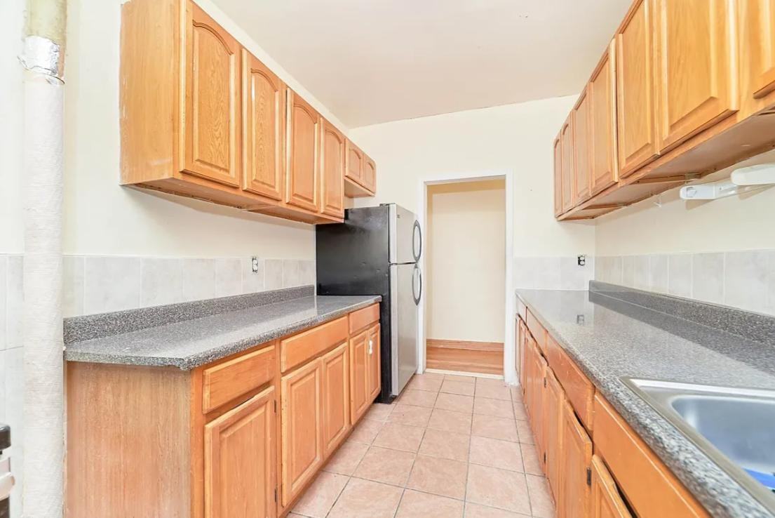 Yasmeh Realty LLC - Photo 4 of 10