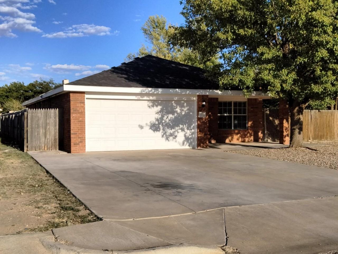 1721 Arbor Dr - Photo 3 of 11