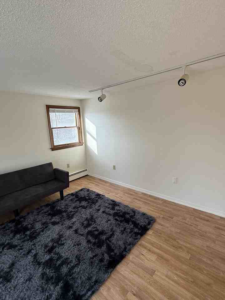 812 State St #4 - Photo 3 of 15