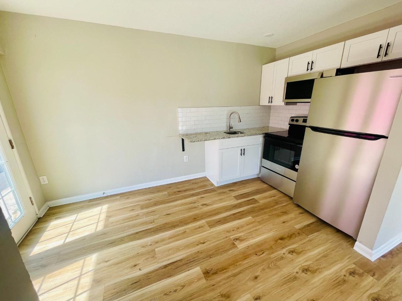 807 S Moody Rd - Photo 4 of 9