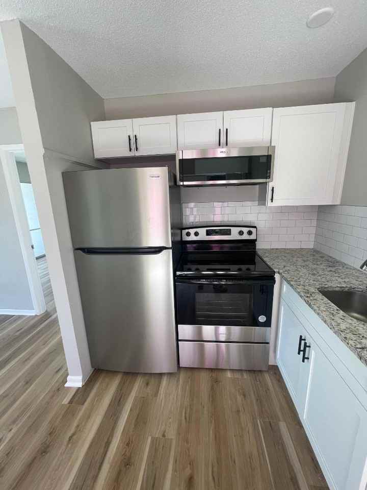 807 S Moody Rd - Photo 5 of 9