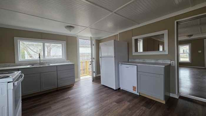 1411 Saint Louis St - Photo 2 of 7