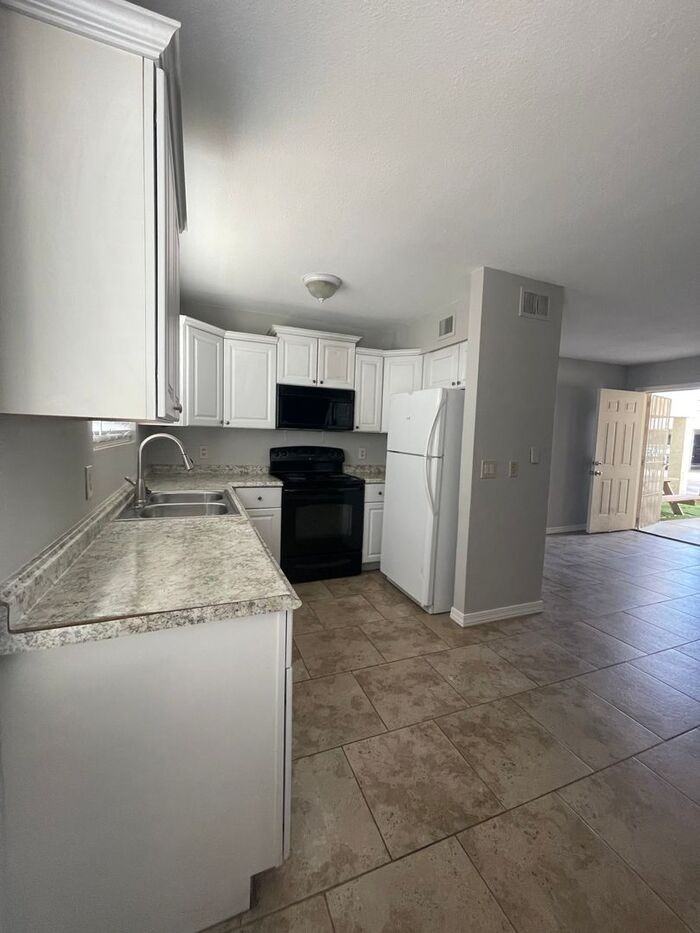 852 N Revere #102 - Photo 2 of 13