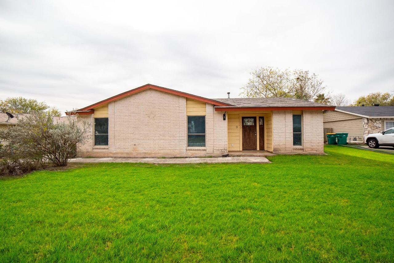 309 Royal Dr - Photo 2 of 17