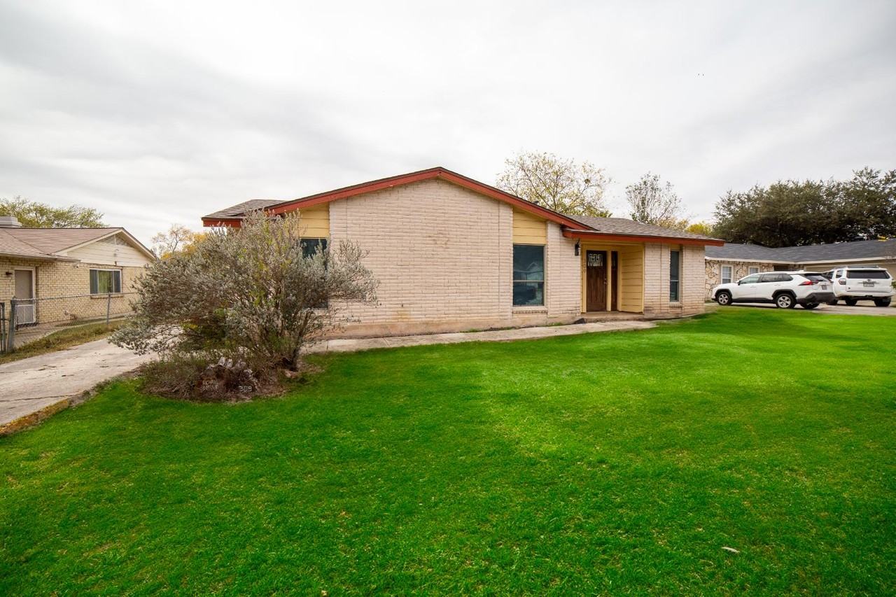 309 Royal Dr - Photo 3 of 17