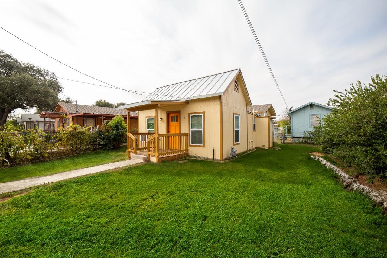 611 Rochambeau - Photo 5 of 20