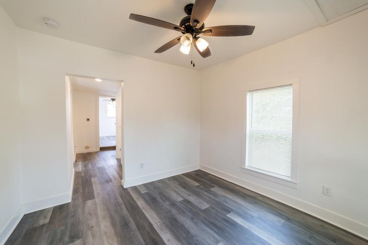 611 Rochambeau - Photo 7 of 20