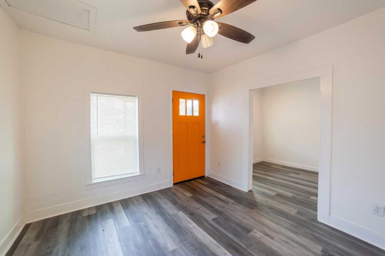 611 Rochambeau - Photo 6 of 27