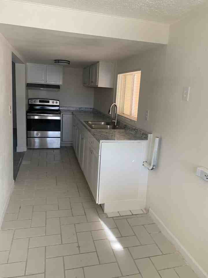 5314 W Sunset Hwy - Photo 2 of 15