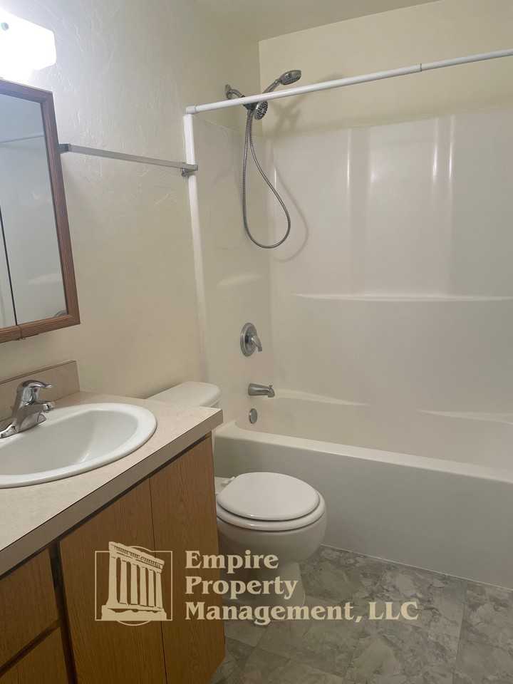 355 Maple St #1 - Photo 7 of 16