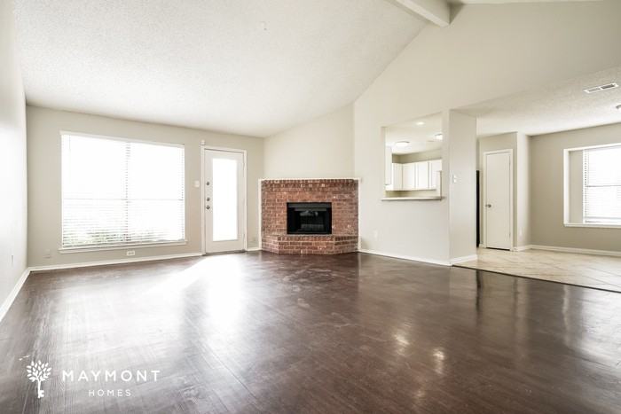 827 Bentle St - Photo 4 of 12