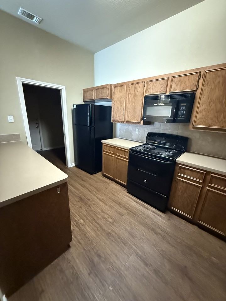 402 Study Hall Loop #B - Photo 3 of 14