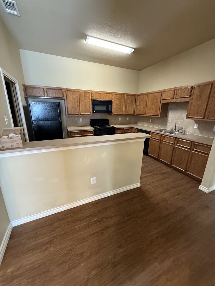 402 Study Hall Loop #B - Photo 4 of 14