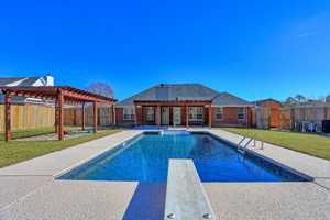 featured image of 204 Birch Dr #1