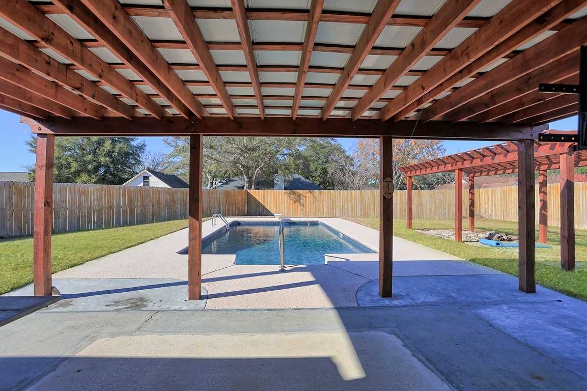 204 Birch Dr #1 - Photo 2 of 36