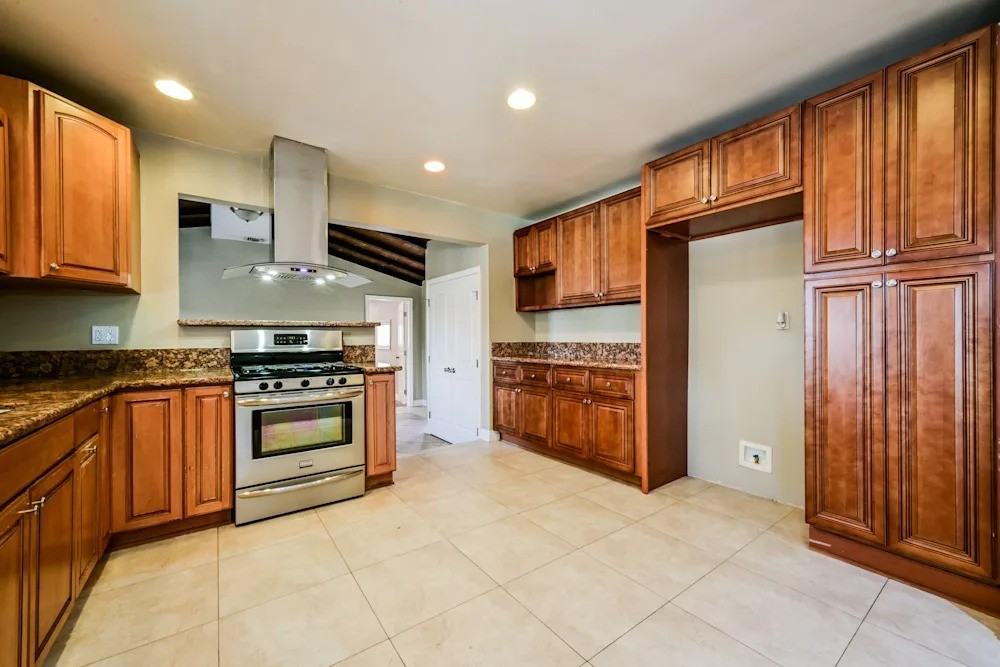 7532 Radford Ave #NA - Photo 6 of 11