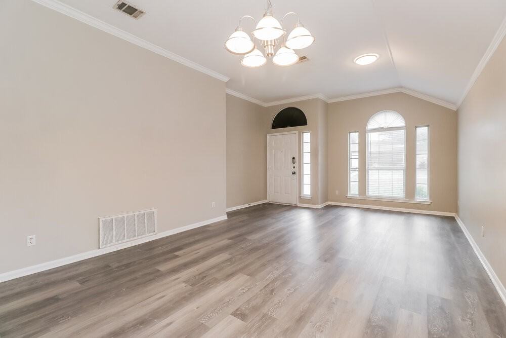 200 Woodstone Dr - Photo 4 of 16