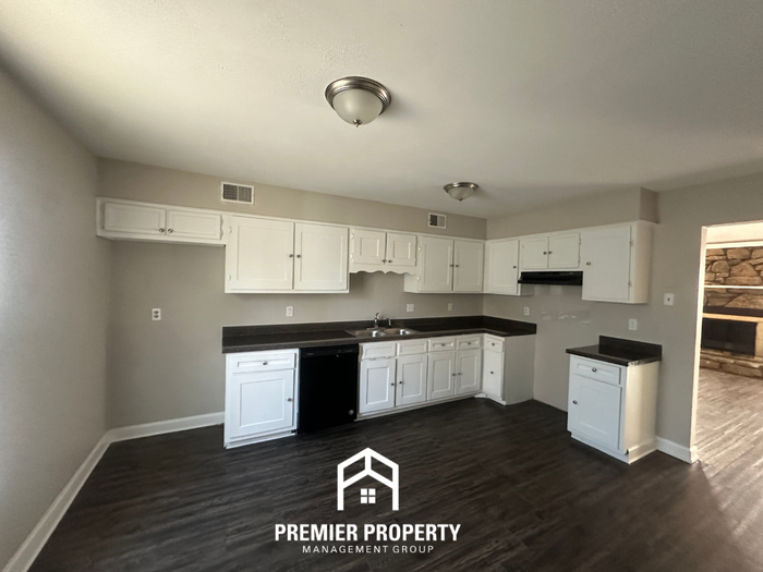 6235 Shade Tree Dr - Photo 3 of 17