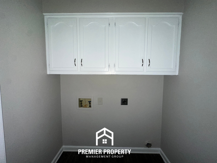 6235 Shade Tree Dr - Photo 4 of 17