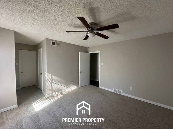 6235 Shade Tree Dr - Photo 6 of 17