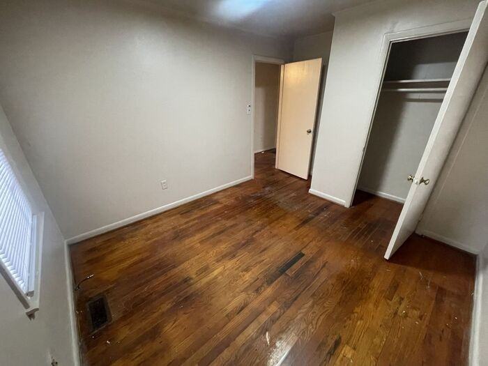 429 Rose Ln - Photo 4 of 13