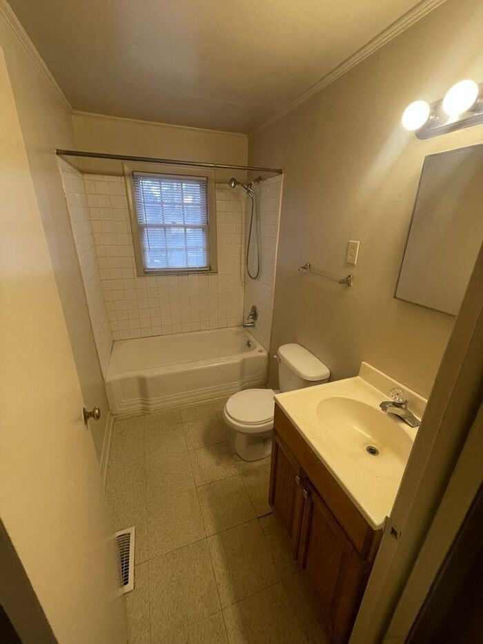 429 Rose Ln - Photo 6 of 13