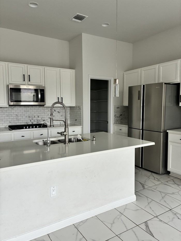 7800 Hillock Ter - Photo 5 of 23