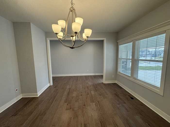 8111 N Sycamore Ave - Photo 4 of 48