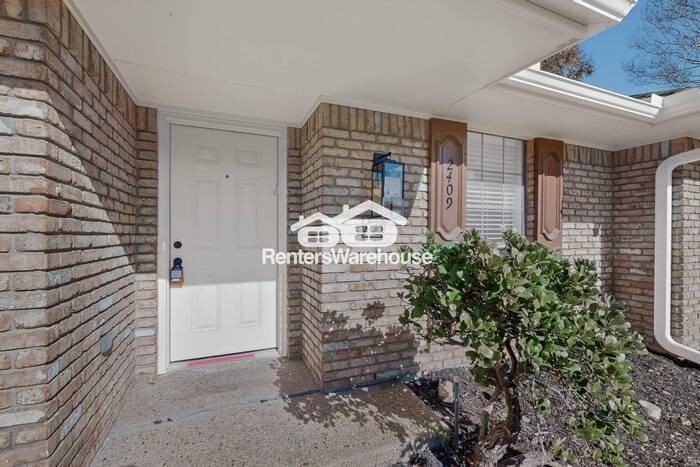 2409 Acacia St - Photo 5 of 48