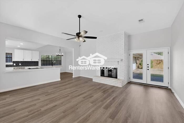 2409 Acacia St - Photo 6 of 48