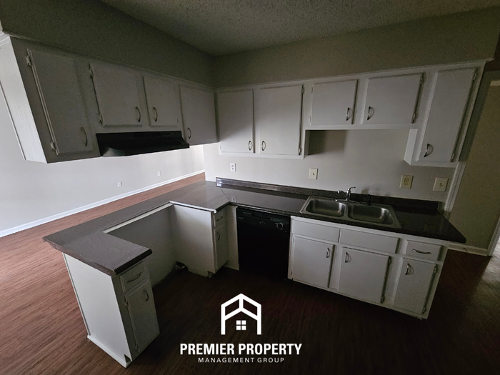 6622 Amersham Dr - Photo 7 of 41