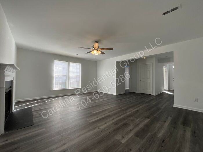 15709 Castle Watch Ave - Photo 4 of 17