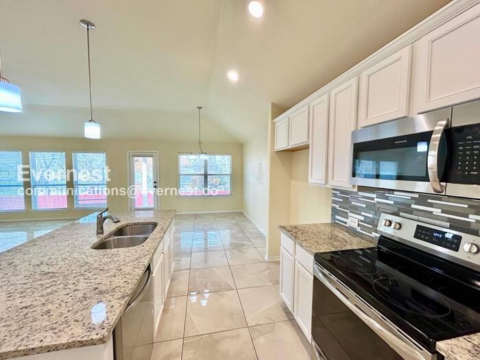 1413 Avenue A - Photo 3 of 31