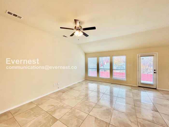 1413 Avenue A - Photo 5 of 31