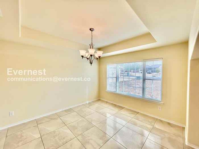 1413 Avenue A - Photo 6 of 31