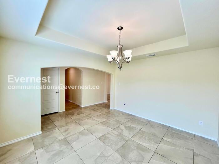 1413 Avenue A - Photo 7 of 31