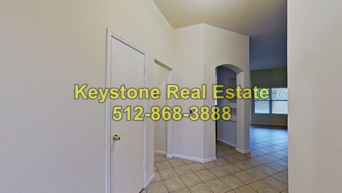 903 Lantana Ln - Photo 4 of 36