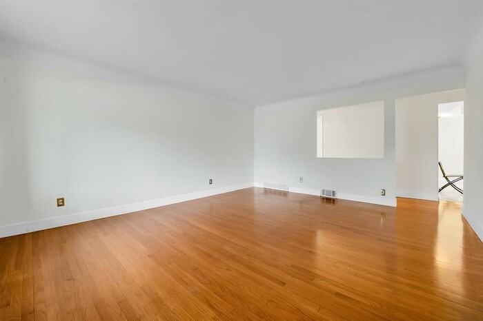 28314 James Dr - Photo 3 of 20