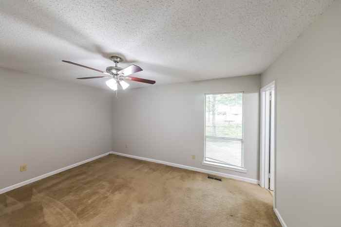 3211 Edenburg Dr - Photo 4 of 12