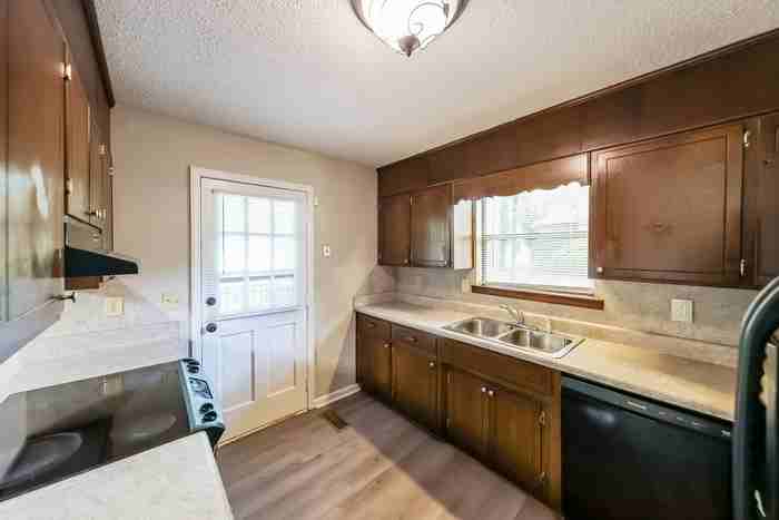 3211 Edenburg Dr - Photo 6 of 12