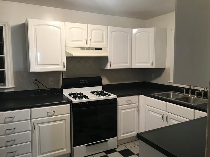 1933 Kilburn Dr Ne - Photo 3 of 9